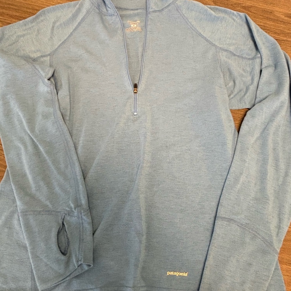 Patagonia lite blue capilene pullover.